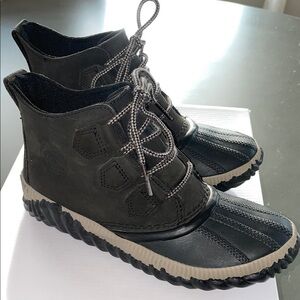 Sorel Out N’ About Leather Duck Boots